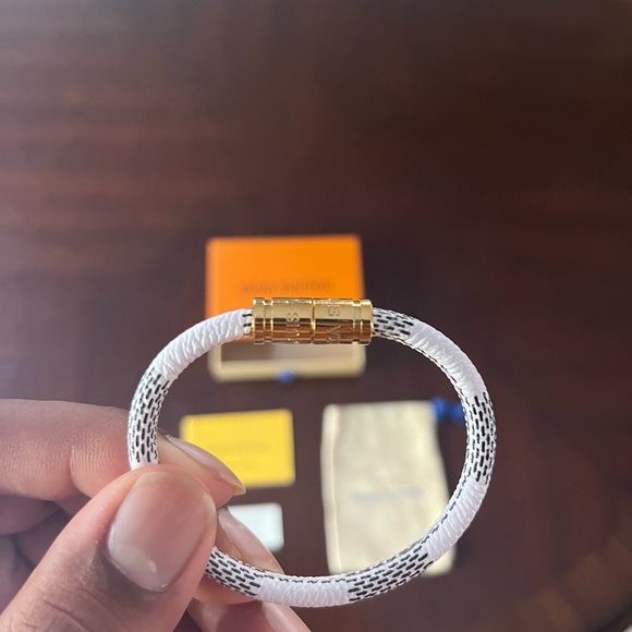 Louis Vuitton Bracelet White and Grey- 17 cm - Picture 5 of 5